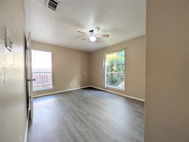 Building Photo - 2014 Redwing Way