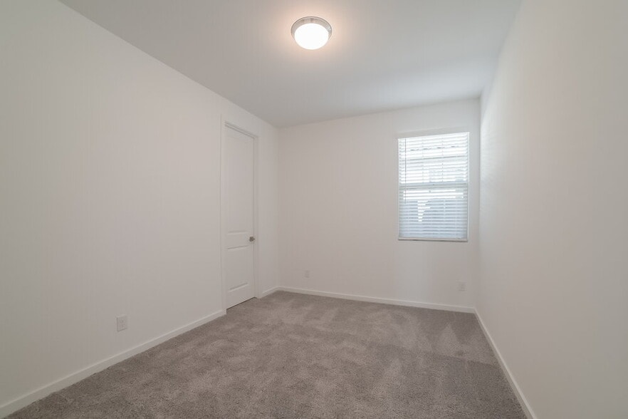 Building Photo - 11050 W Marguerite Ave