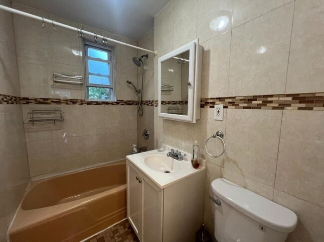 Building Photo - 2 bedroom in SUNNYSIDE NY 11104