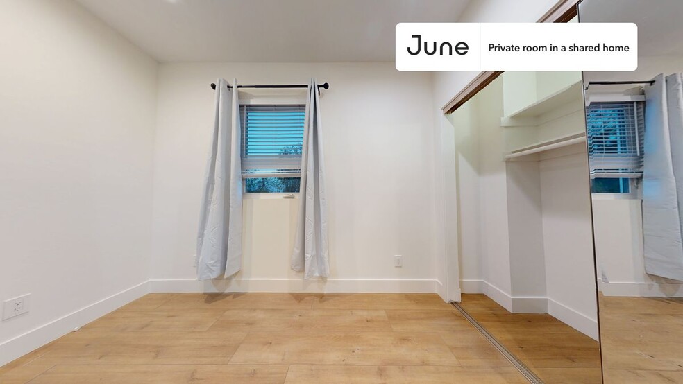 Building Photo - Private bedroom in 4 bed/4 bath Home