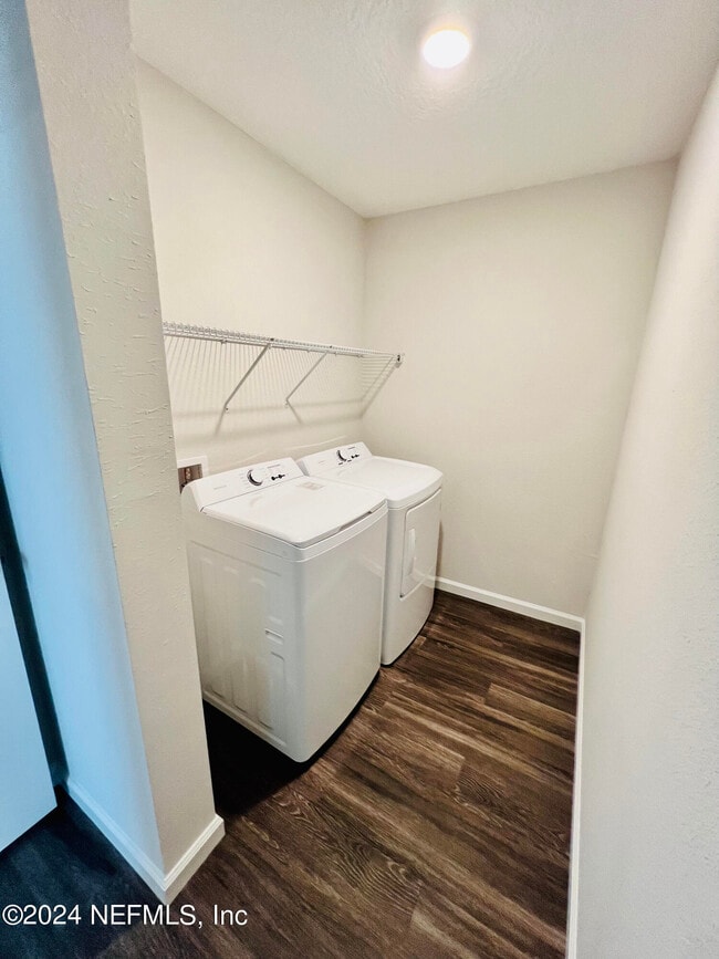 Building Photo - 535 S Woodlawn St