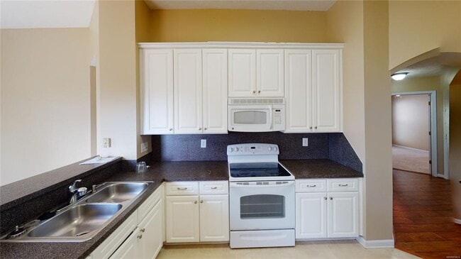 Building Photo - 615 Castle Brook Dr