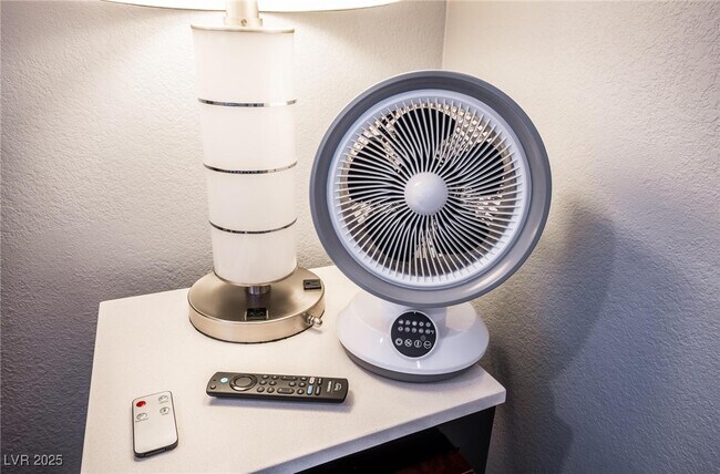 Building Photo - 7439 Trudy Ln