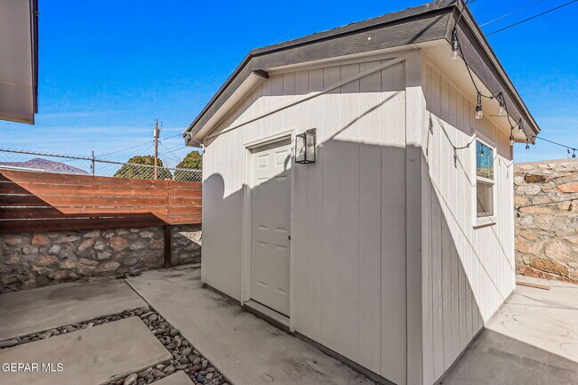 Building Photo - 5713 Creston Ave