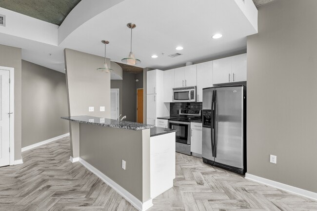 Building Photo - Uptown Condo with AMAZING VIEW!