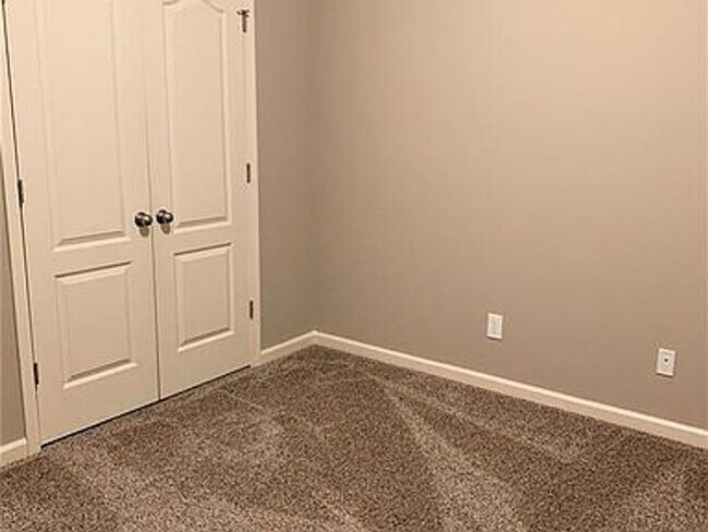 Building Photo - 725 Briarcliff Pl