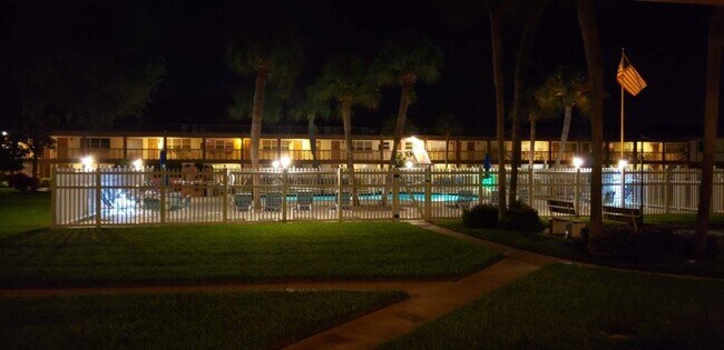 Building Photo - 650 Pinellas Point Dr S