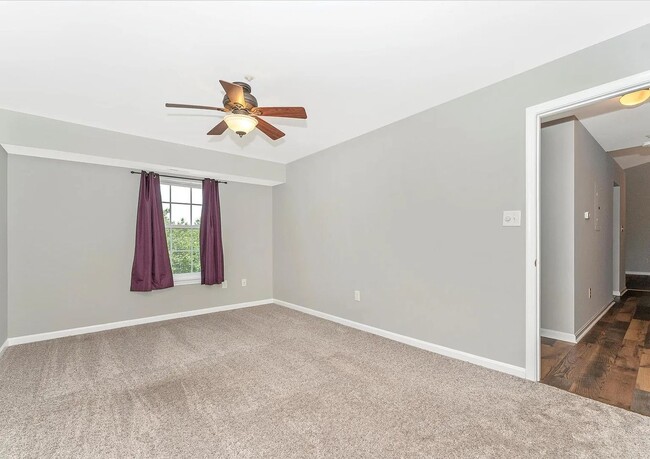 Building Photo - Beautiful 3rd floor condo in Jefferson ava...