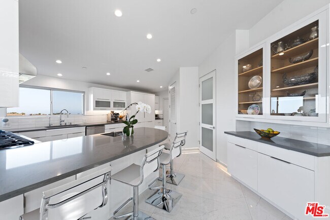 Building Photo - 28405 Via Acero St