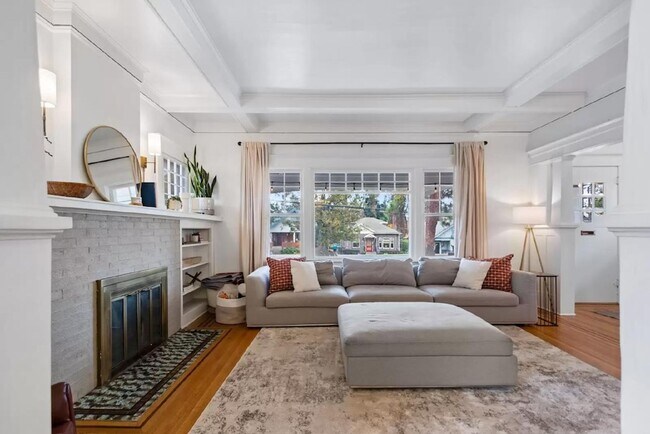 Building Photo - Welcome to this charming craftsman home ne...