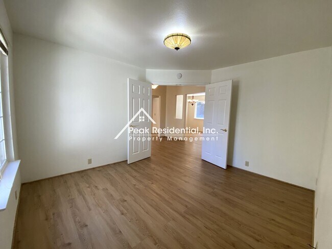 Building Photo - Spacious 3bd/2ba Auburn Home With Bonus Ro...