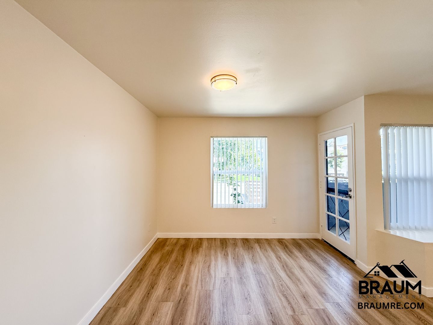 Building Photo - 15000 Burbank Blvd