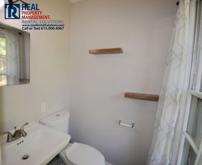Building Photo - All brick 3BD home PLUS bonus room & back deck, half mile to MTSU!