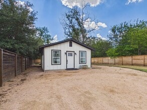 Building Photo - 421 E Orchard
