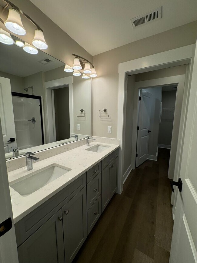 Building Photo - 125 Brawley Villas Place