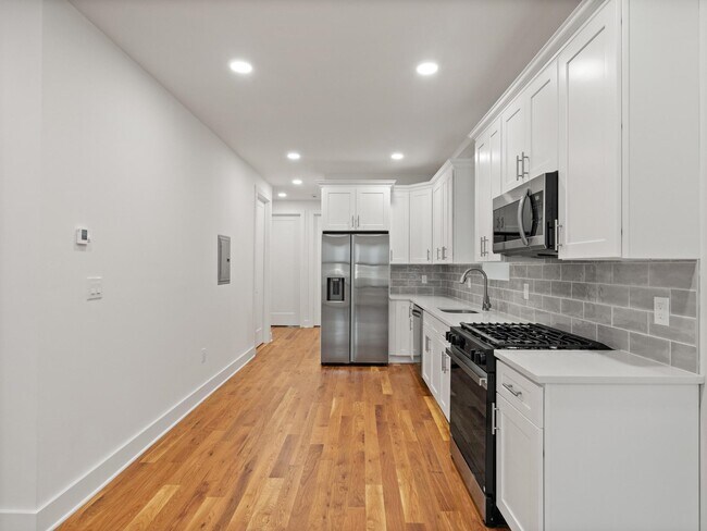 Building Photo - 858 West Side Ave