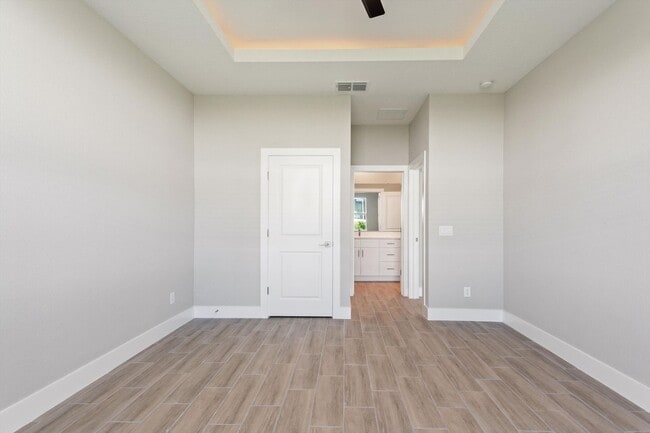 Building Photo - 705 Fraser Ct