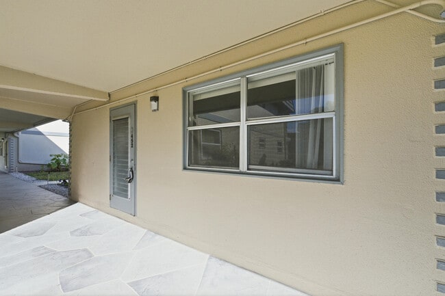 Building Photo - 452 Brittany Dr