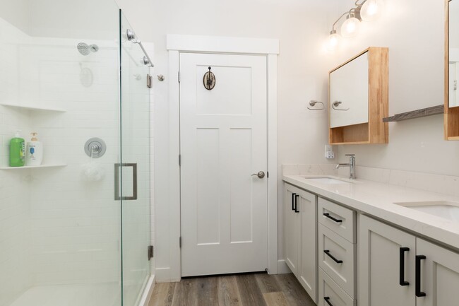 Building Photo - **Charming Home in Provo, UT 84401 – Avail...