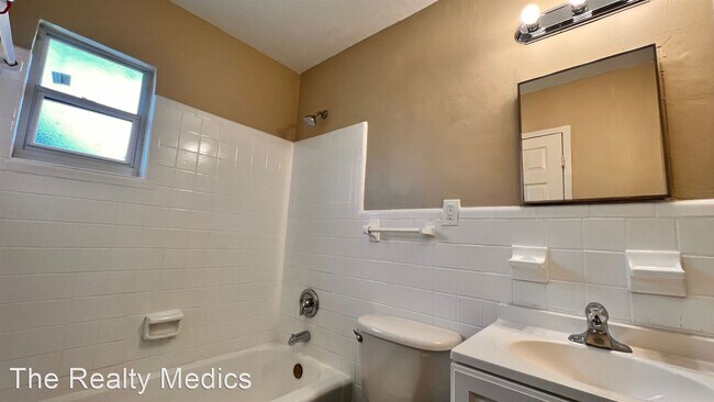 Building Photo - 1 br, 1 bath House - 2000 W Jackson St Unit 8