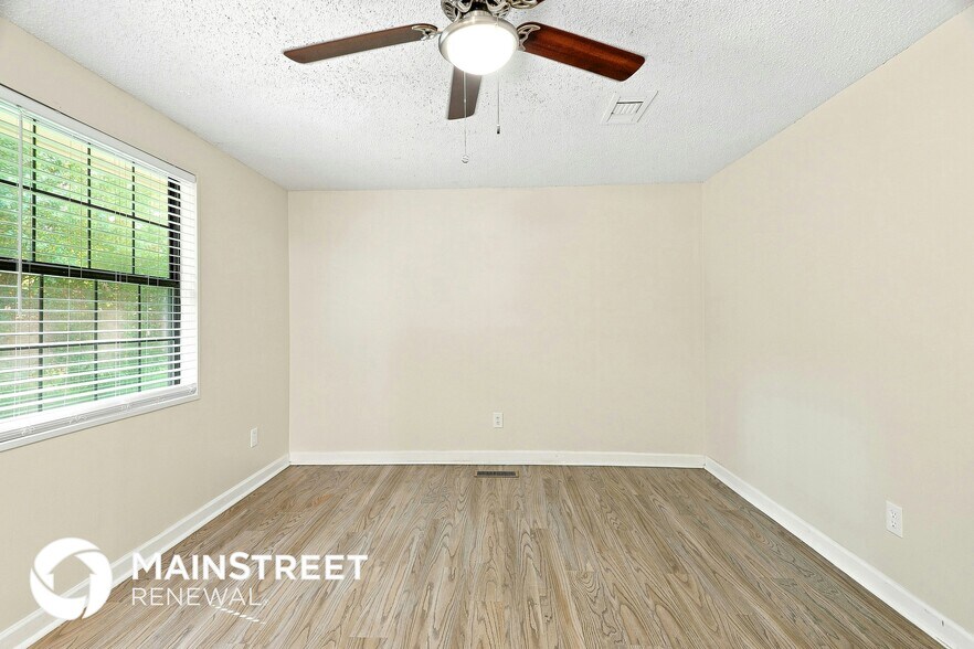 Building Photo - 5057 Oak Leaf Cir
