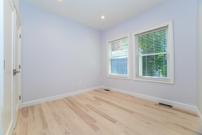 Building Photo - 189 I St