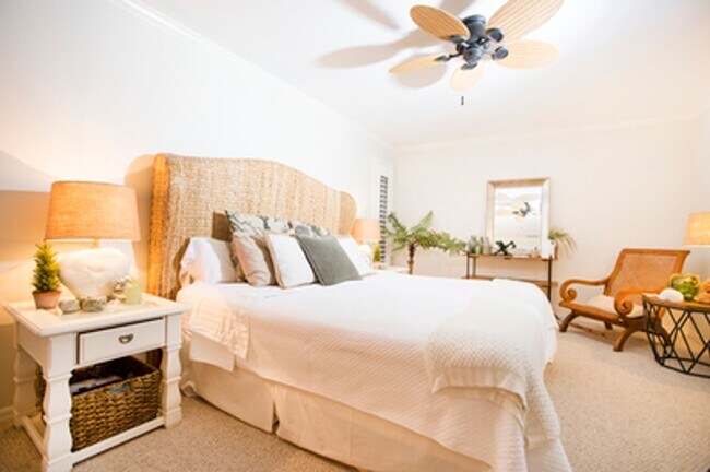 Building Photo - ANNUAL RENTAL - Beach Cottage with 2 Car Garage 'The Lakehouse' in tropical garden