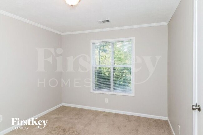 Building Photo - 824 Riverstone Ln