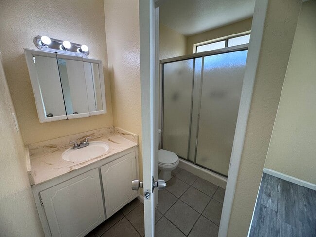 Building Photo - 3 Bedroom Home with RV Parking!