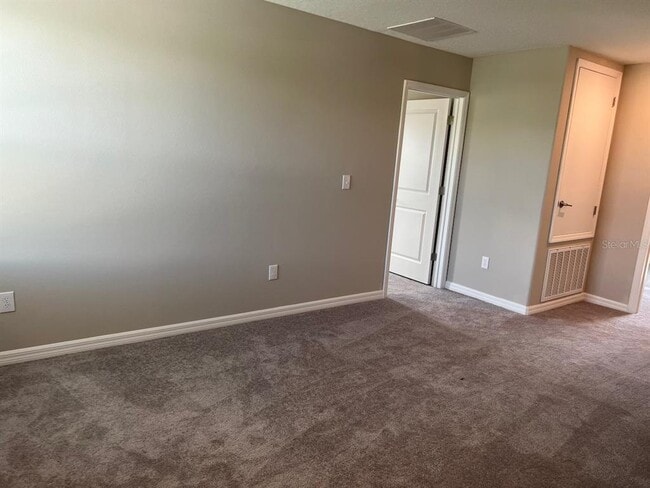 Building Photo - 580 Royal Empress Dr