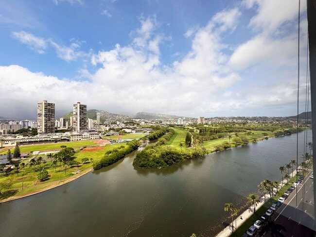 Building Photo - Waikiki Condo with One Assigned Parking Space