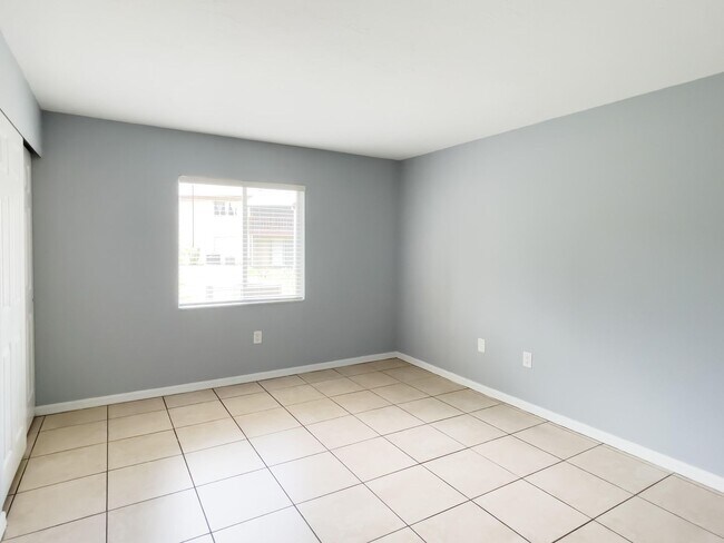 Building Photo - Affordable 2 Bedroom Condo - Water Utility Included