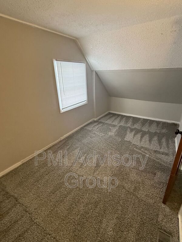 Building Photo - 2027 SW Van Buren St