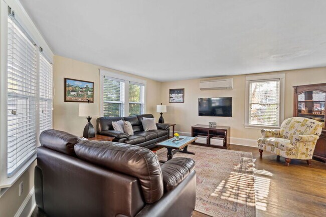 Building Photo - 181 Main St