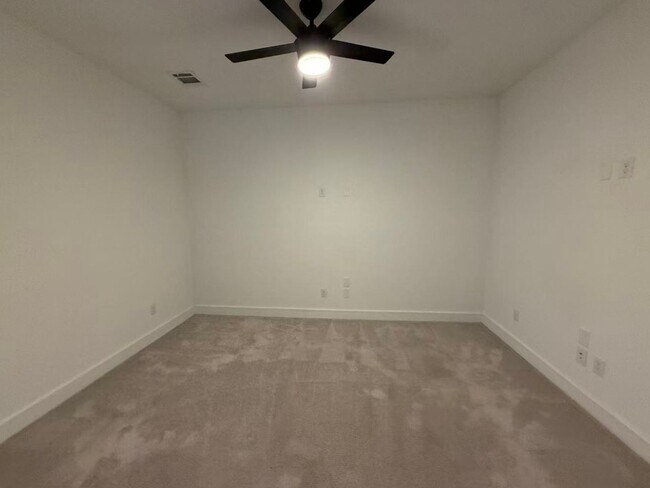 Building Photo - Move-in ready and like-new! Washer, dryer, and refrigerator Included.