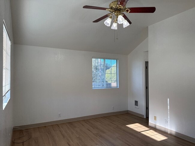 Building Photo - Single Story 3 Bedroom 2 Bath in Gilroy