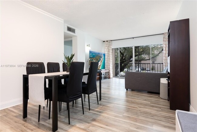 Building Photo - 8889 Fontainebleau Blvd