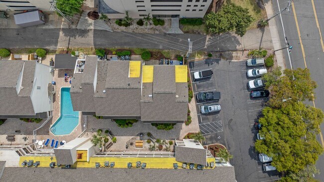 Building Photo - All Inclusive Seasonal Rental Available October 1st, 2025-March 31st 2026!