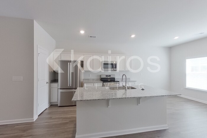 Building Photo - 2561 Banyan Cir