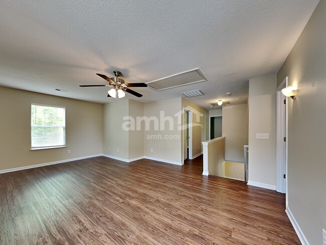 Building Photo - 515 Kingsman Ln