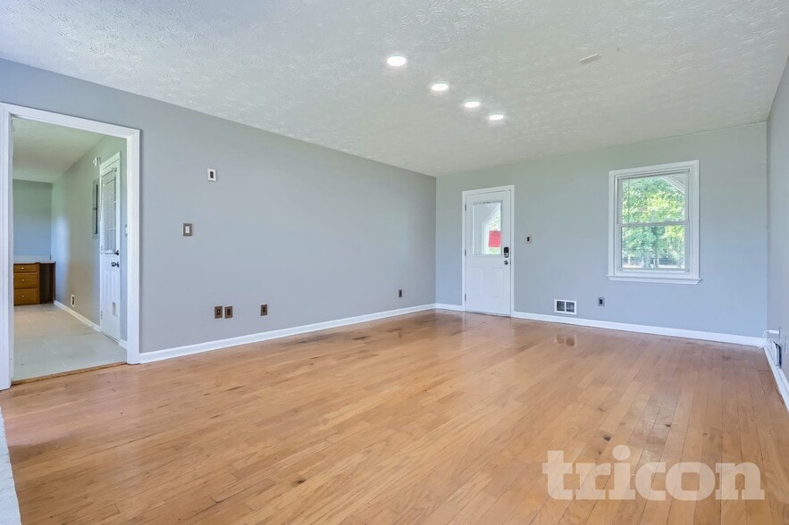 Building Photo - 130 Southwood Ct