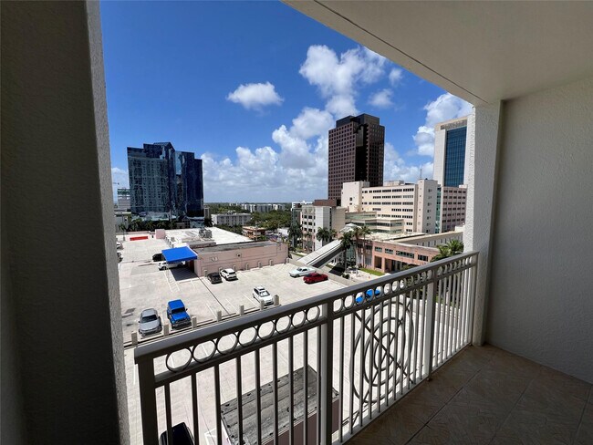 Building Photo - 511 SE 5 Ave