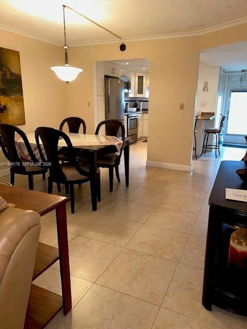 Building Photo - 311 S Hollybrook Dr