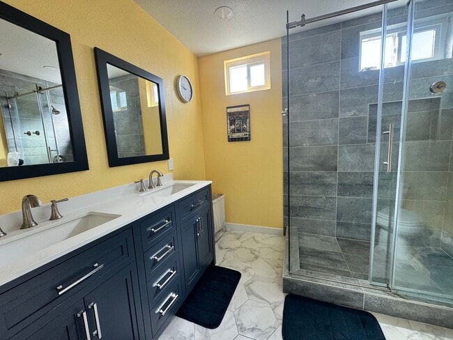 Building Photo - Beautiful 4-Bedroom + Loft Home in Desirab...