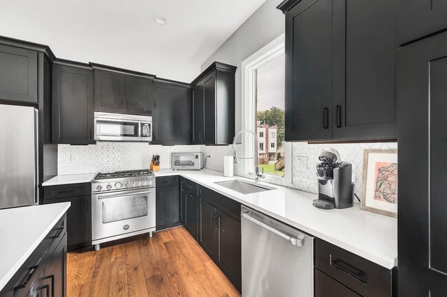 Building Photo - 1332 3rd Ave N