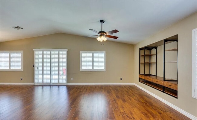 Building Photo - 8841 Spinning Wheel Ave