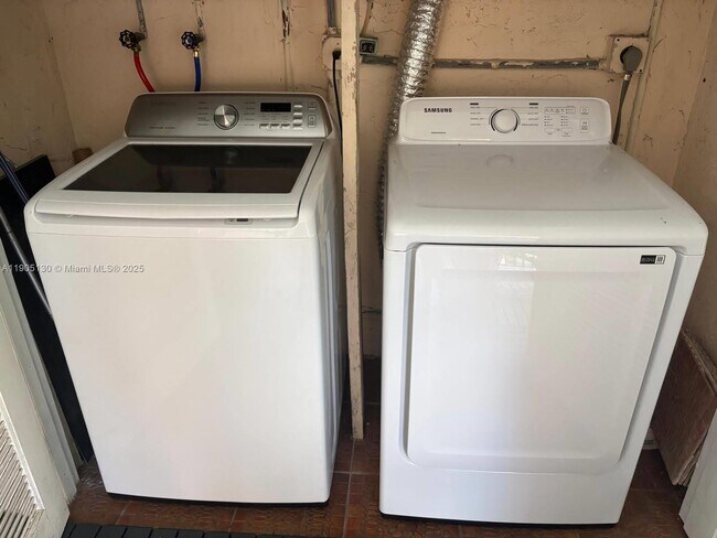 Building Photo - 8632 NW 34th Pl