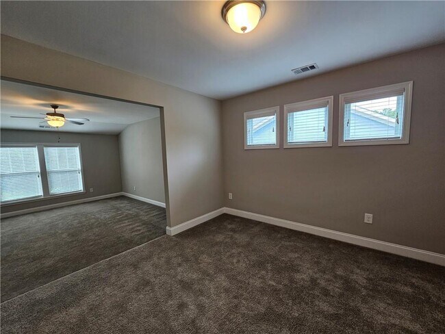Building Photo - 3750 Thackary Dr