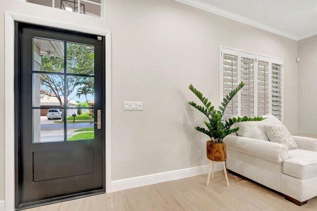 Building Photo - 1050 Delray Lakes Dr