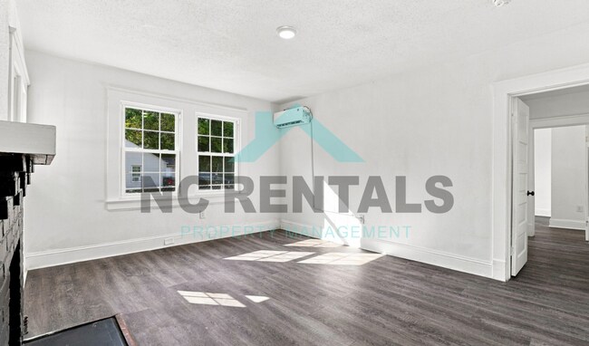 Building Photo - 1309 Carolina St E